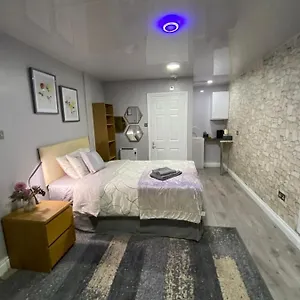 Double Size Bedroom Near Nec, Airport,city Centre Homestay