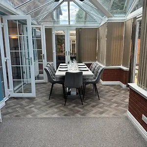 Huge 9 Bed Sleeps 17, Near Nec, Centre, Hs2 Holiday home